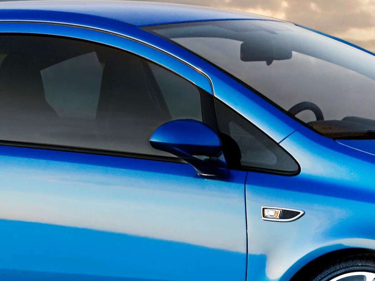 Opel Corsa OPC D — Yan güzgü