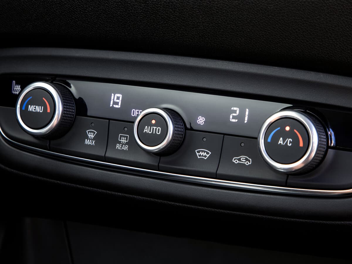 Opel Crossland X I Restayling — Salon, arxadan