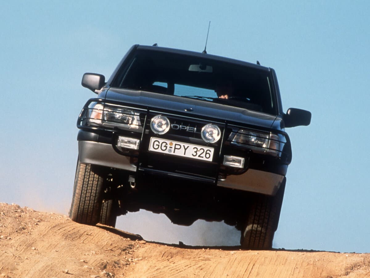 Opel Frontera A — öndən görünüş