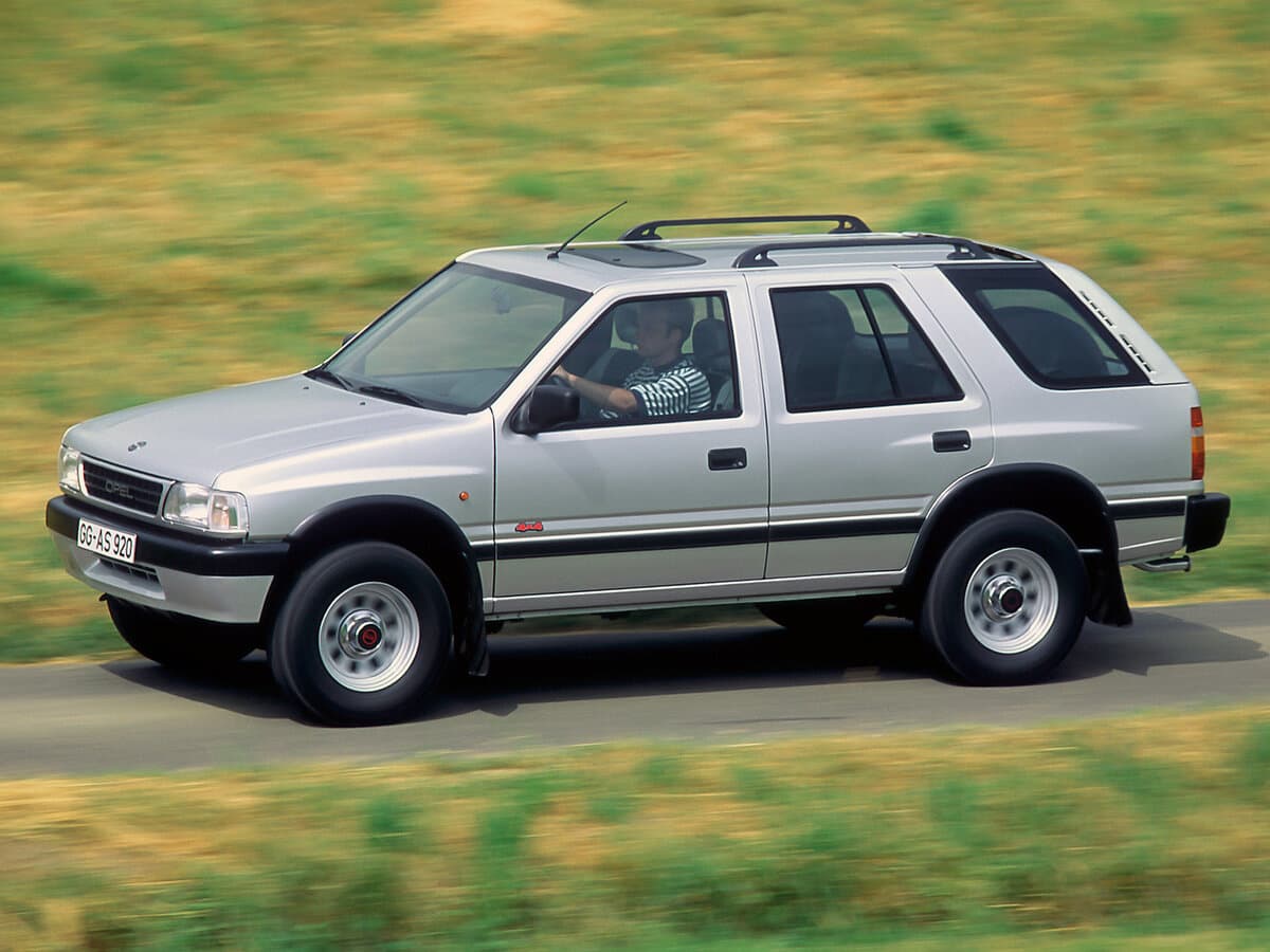 Opel Frontera A — Yandan