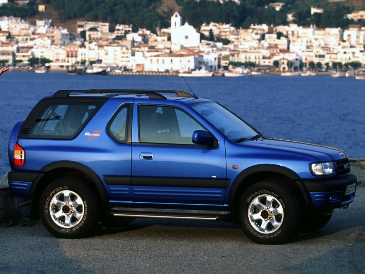 Opel Frontera B — Yandan
