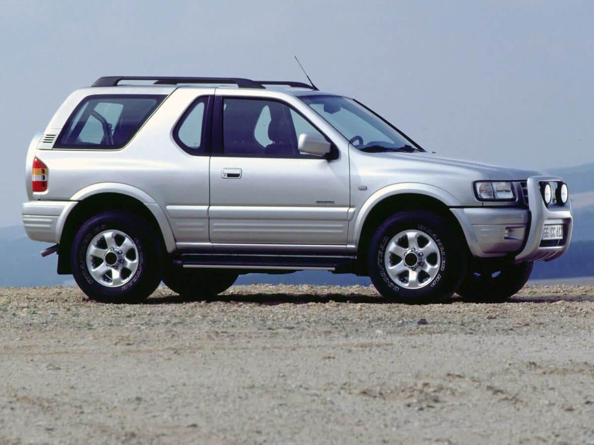 Opel Frontera B Restayling — Yandan