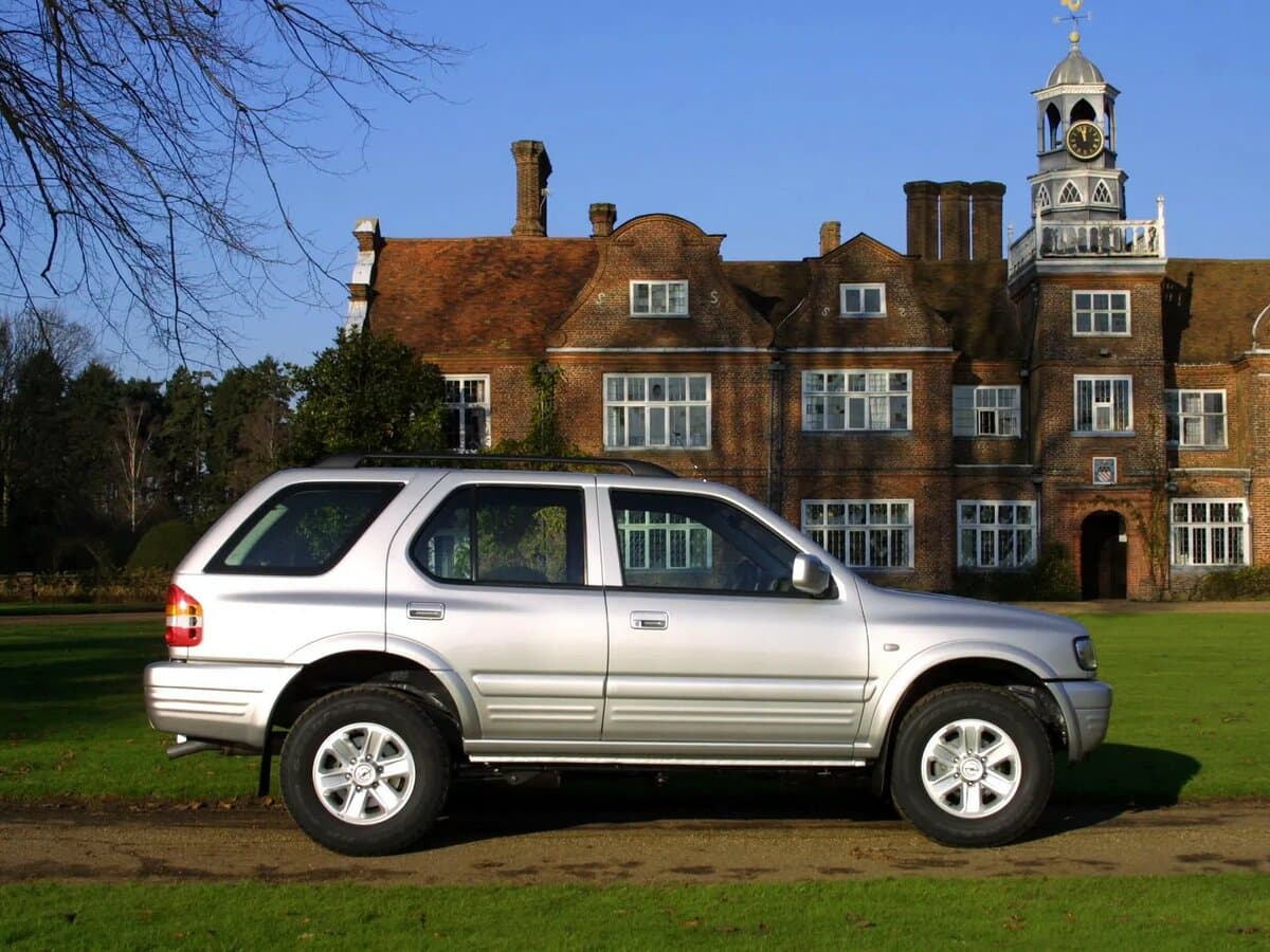 Opel Frontera B Restayling — Yandan