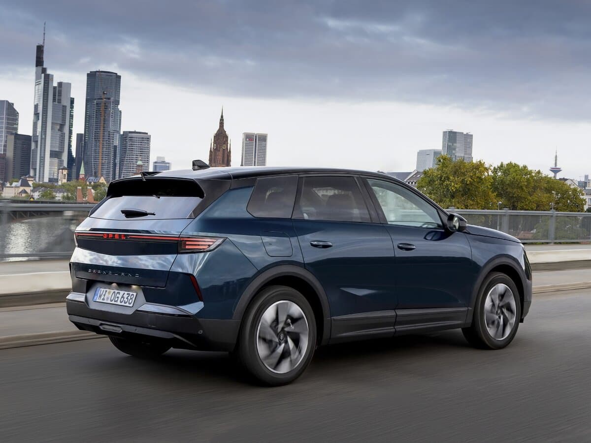 Opel Grandland II — 3/4 arxadan