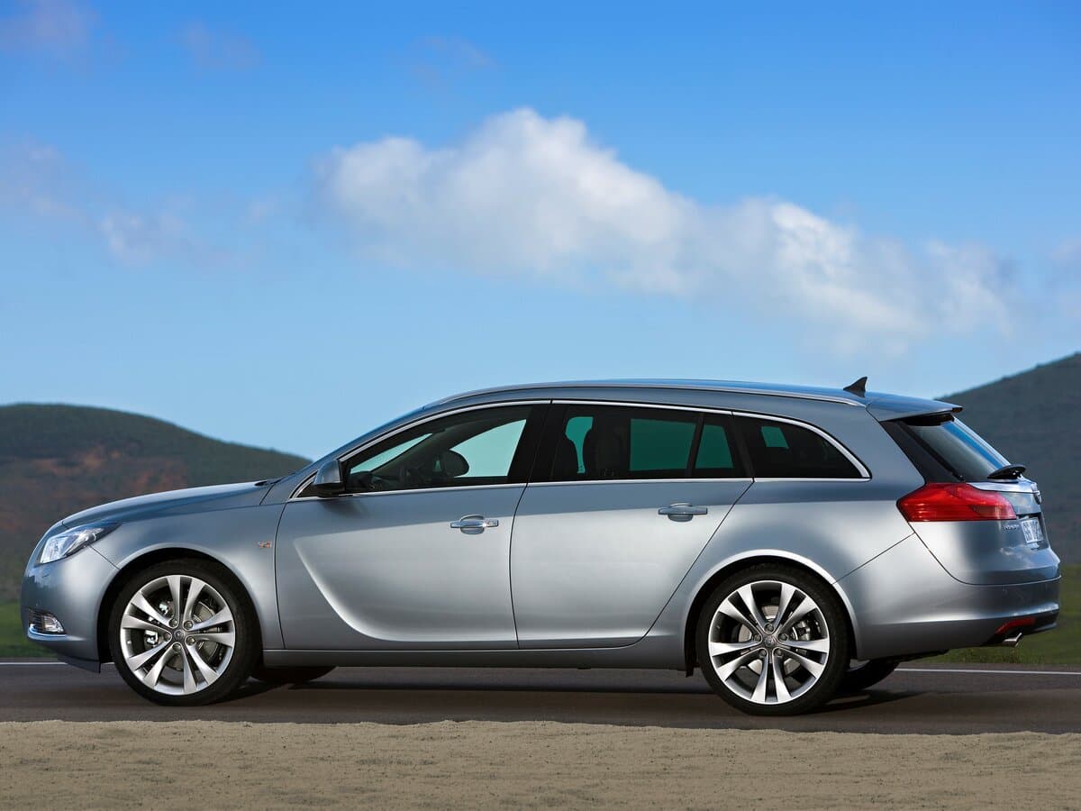 Opel Insignia I — Yandan