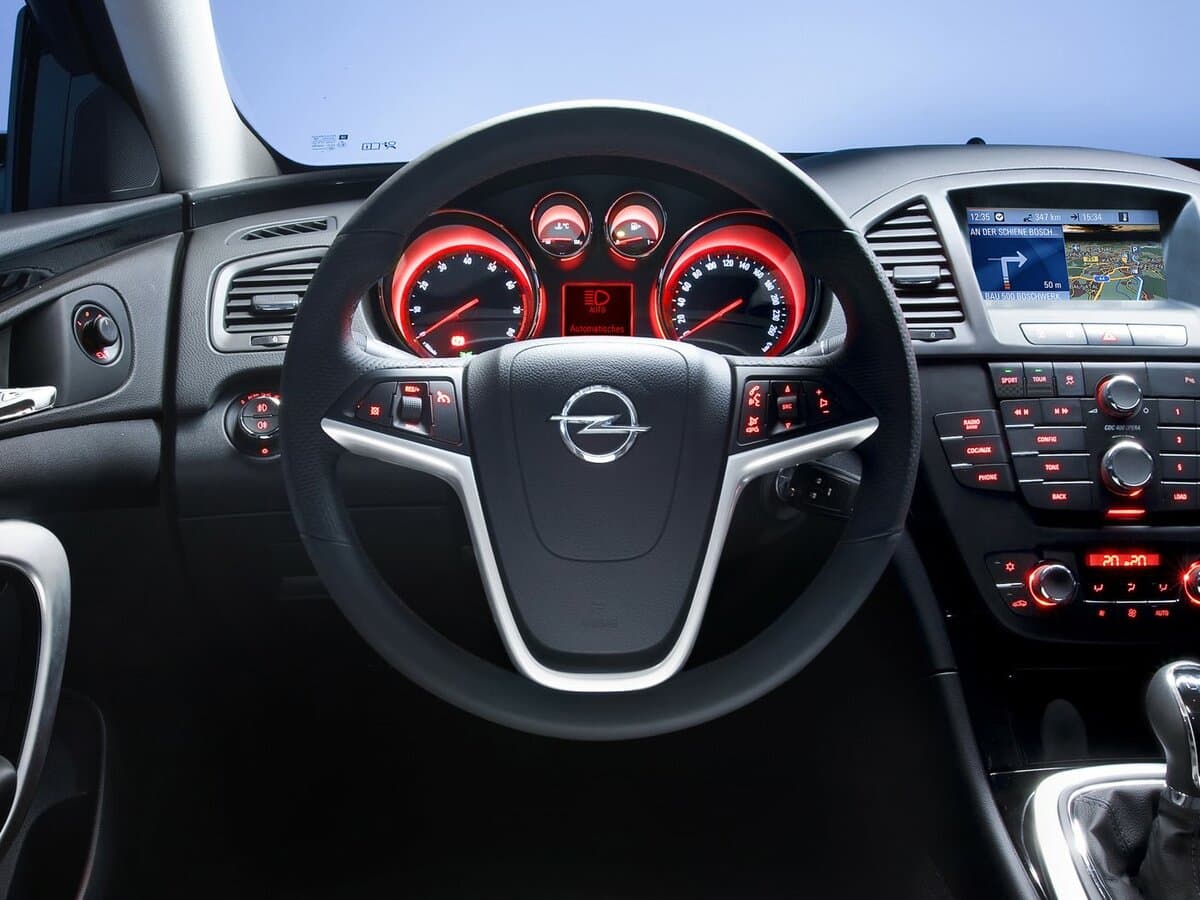 Opel Insignia I — Sükan