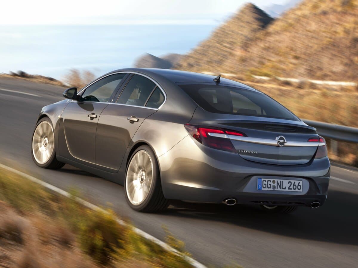 Opel Insignia I Restayling — 3/4 arxadan