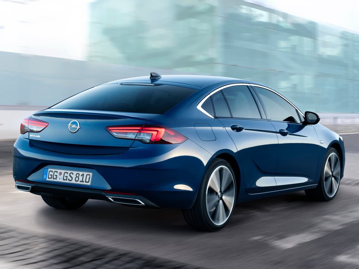 Opel Insignia II Restayling — 3/4 arxadan