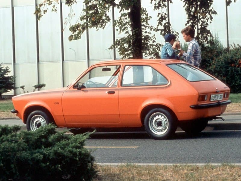 Opel Kadett C — Yandan