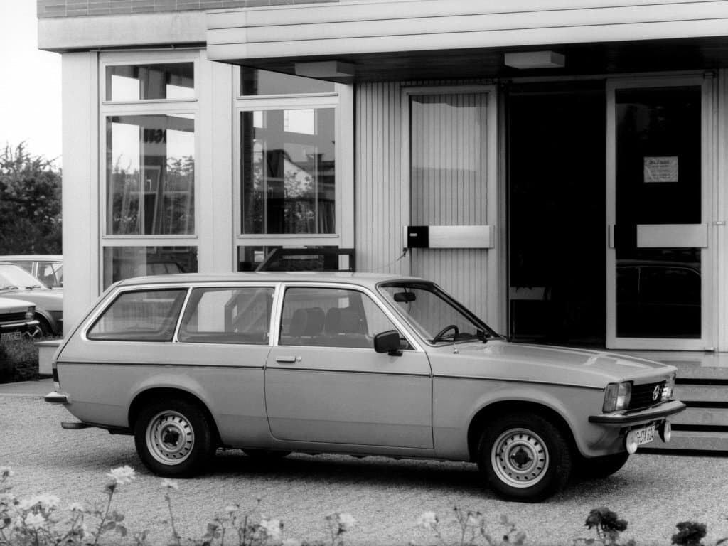Opel Kadett C — Yandan