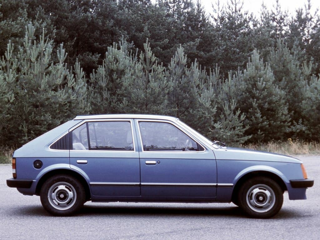 Opel Kadett D — Yandan