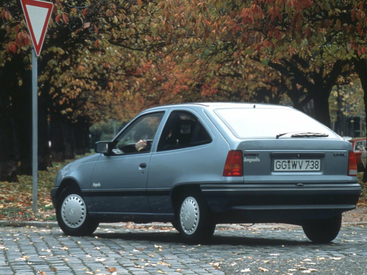Opel Kadett E — 3/4 arxadan