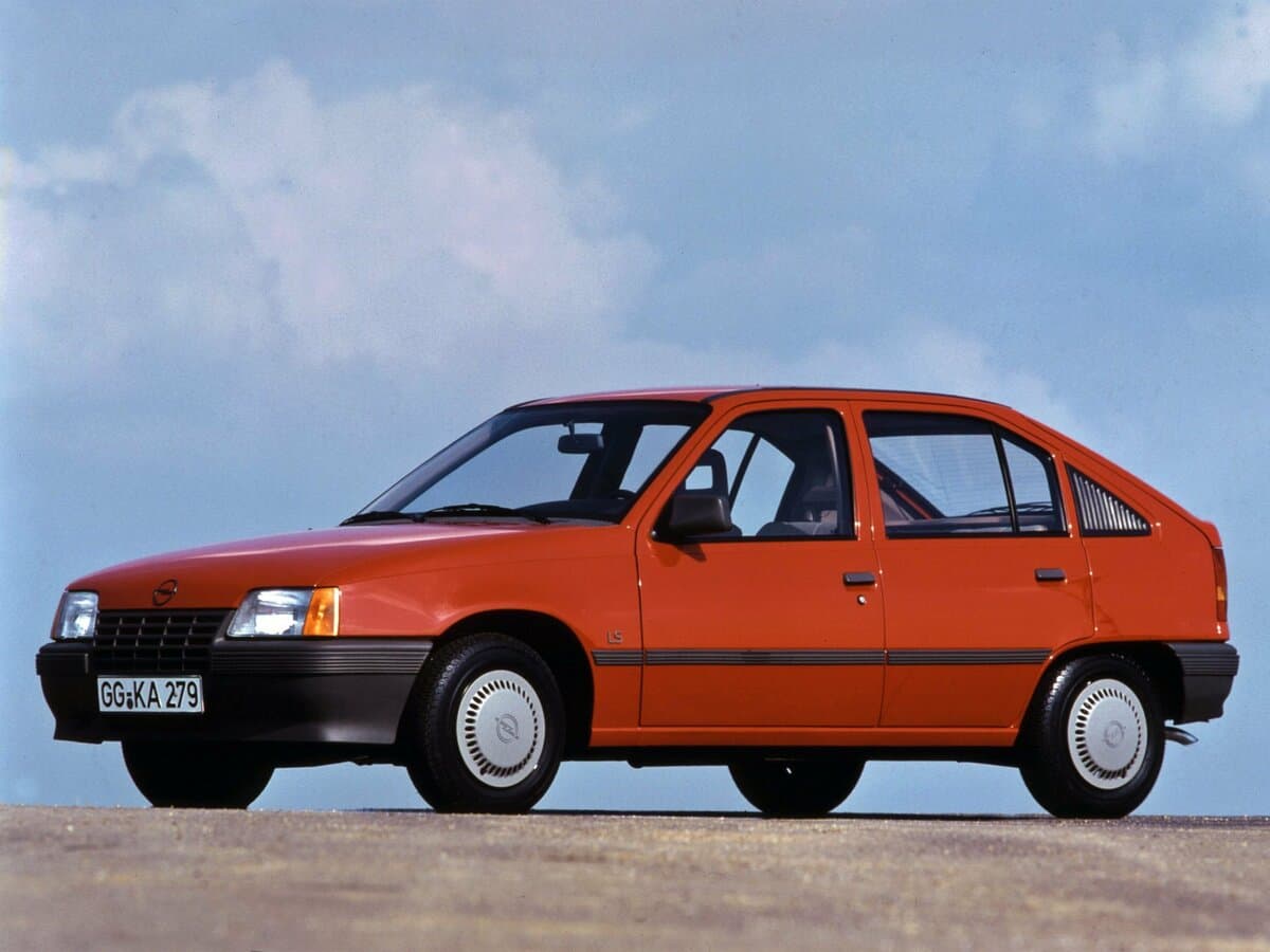 Opel Kadett E — Əsas şəkil
