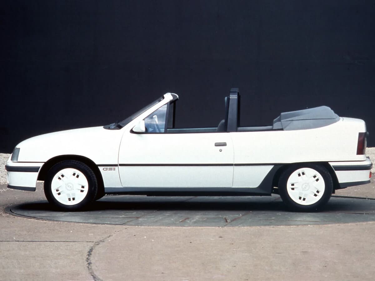Opel Kadett E — Yandan