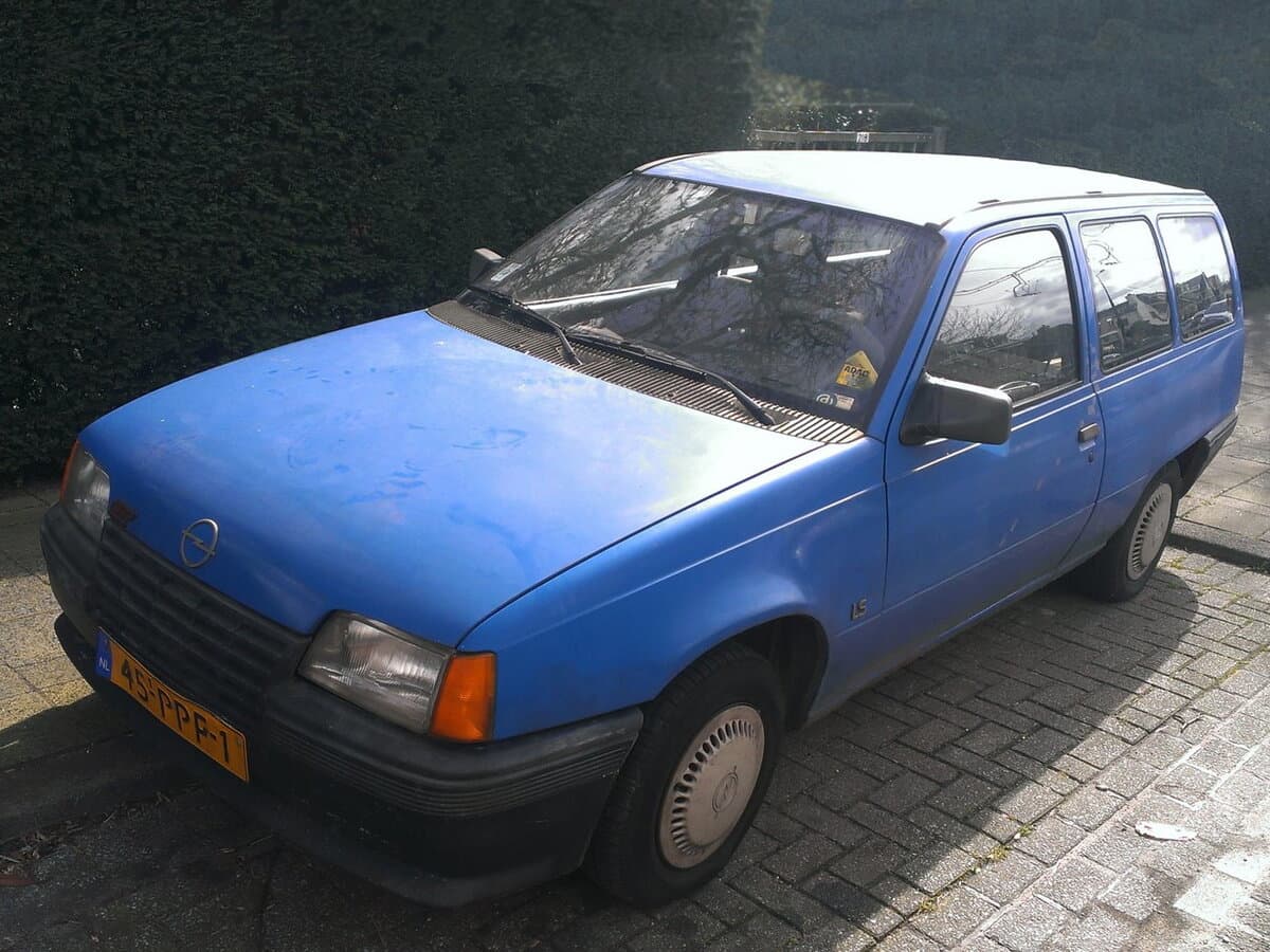 Opel Kadett E — Əsas şəkil