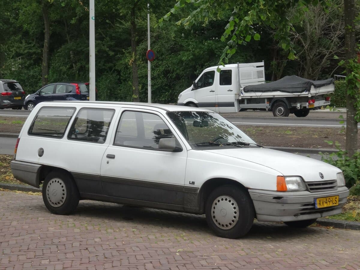 Opel Kadett E Restayling — Əsas şəkil