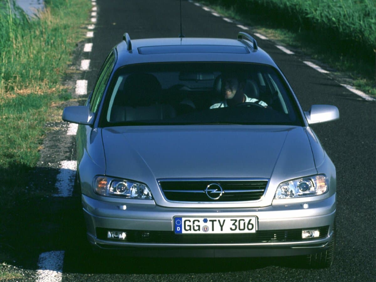 Opel Omega B Restayling — Öndən