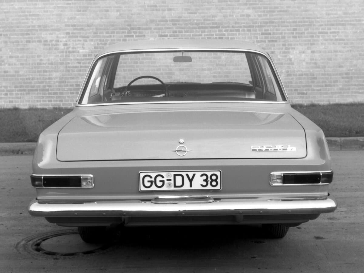 Opel Rekord A — Arxadan
