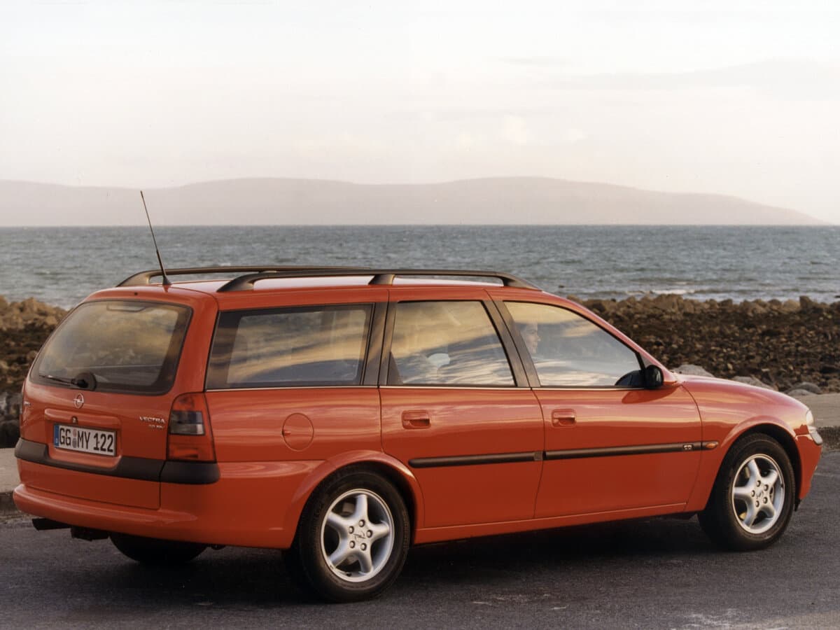 Opel Vectra B — 3/4 arxadan