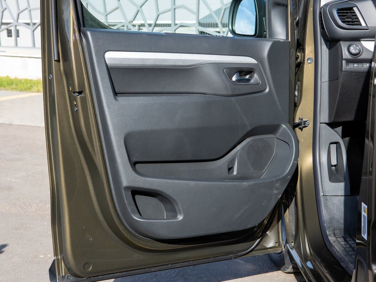 Opel Zafira Life I — Qapı