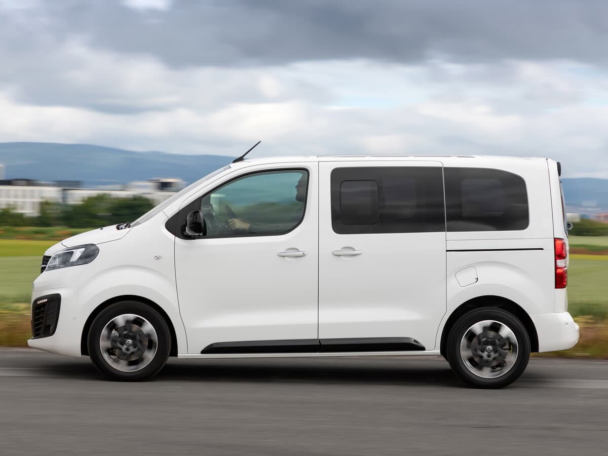 Opel Zafira Life I — Yandan