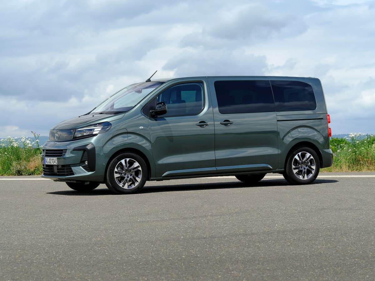 Opel Zafira Life I Restayling — Yandan
