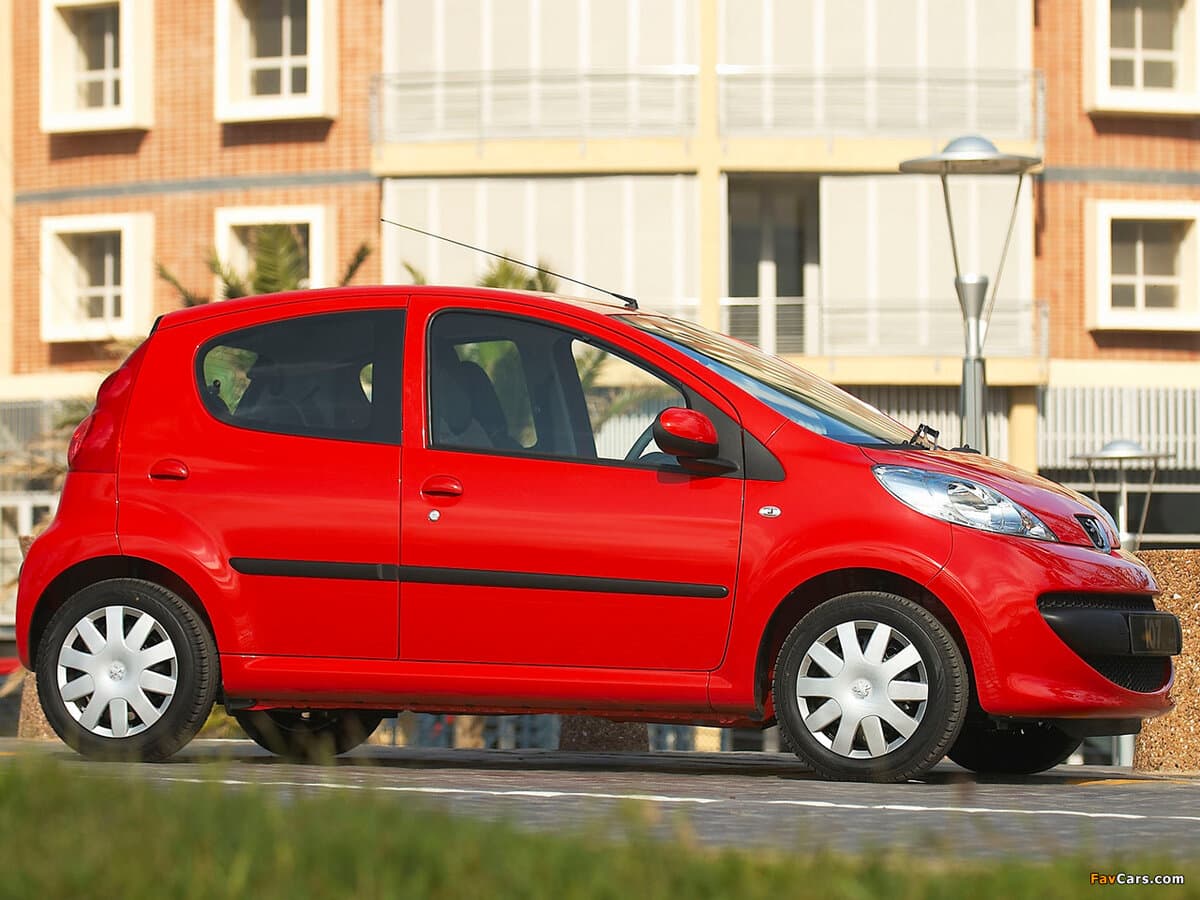 Peugeot 107 I — Yandan