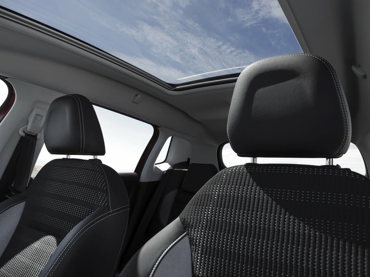 Peugeot 2008 I Restayling — Salon, arxadan