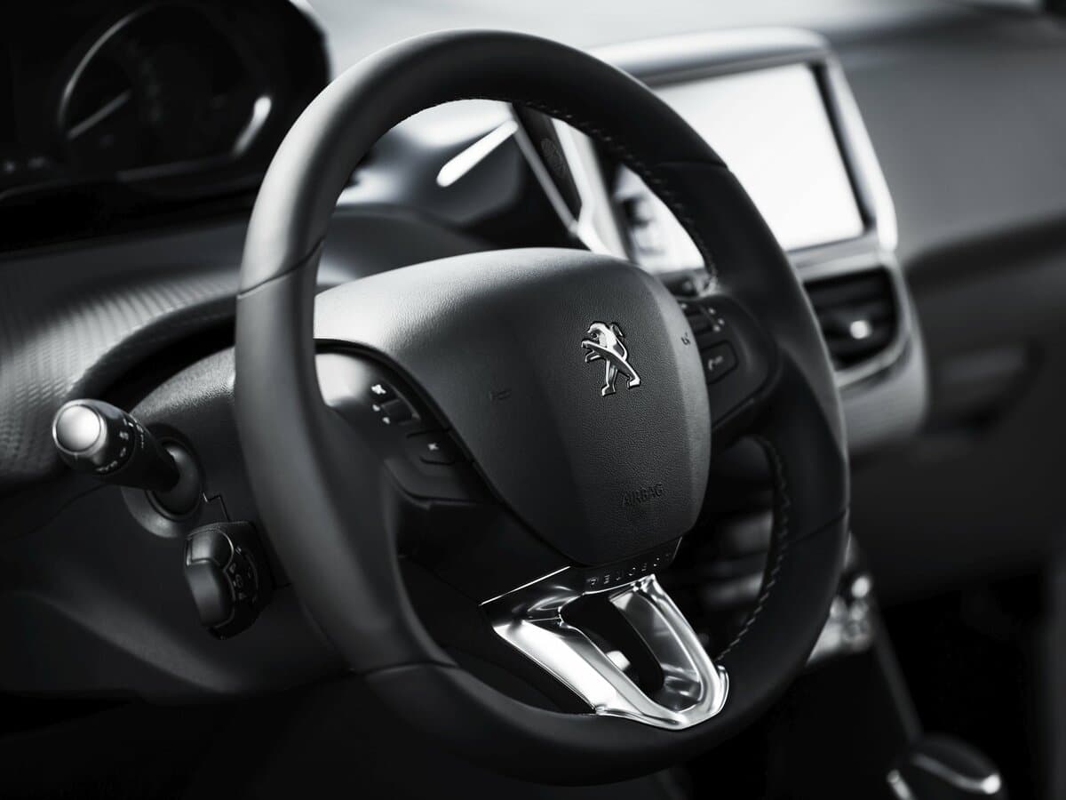Peugeot 2008 I Restayling — Sükan