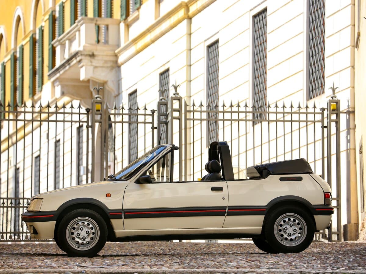 Peugeot 205 1983 – 1998 — Yandan