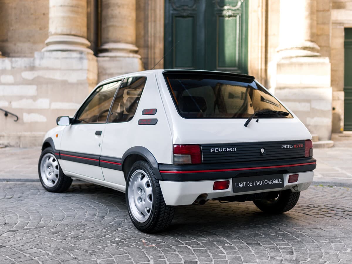 Peugeot 205 GTi 1984 – 1998 — 3/4 arxadan