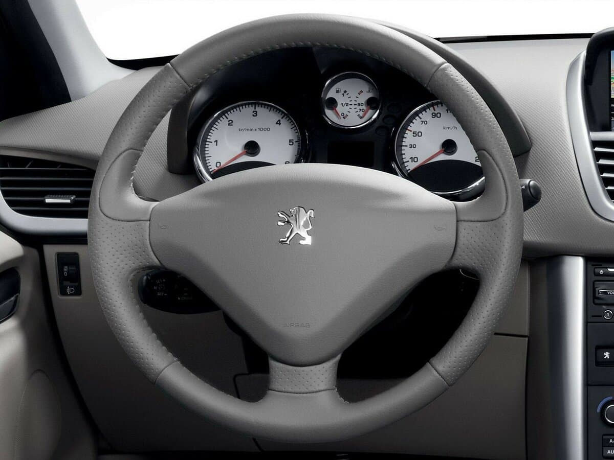 Peugeot 207 I Restayling — Sükan