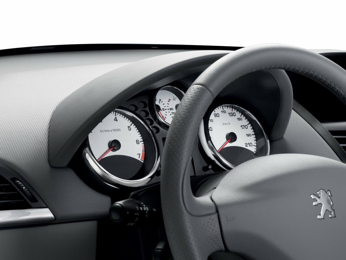 Peugeot 207 I Restayling — Salon, öndən