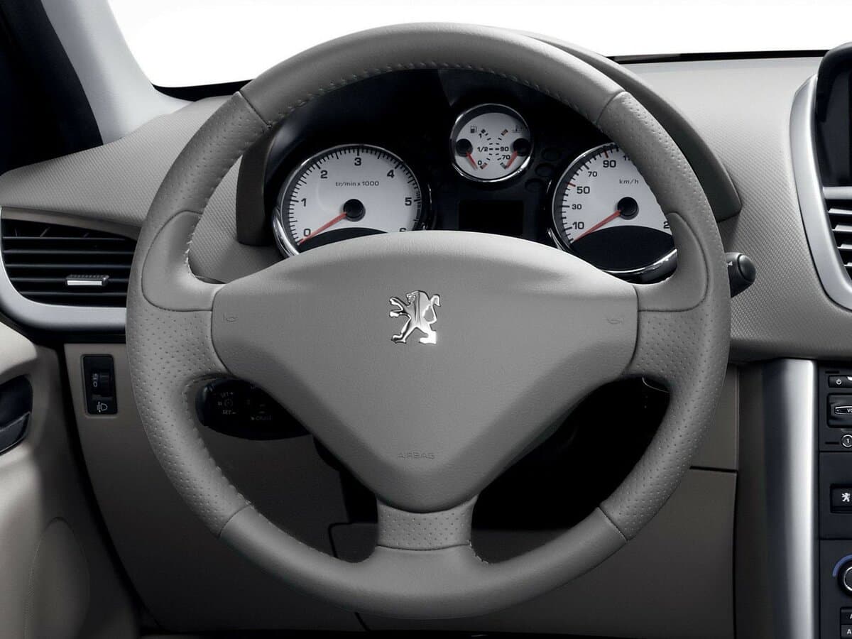 Peugeot 207 I Restayling — Sükan