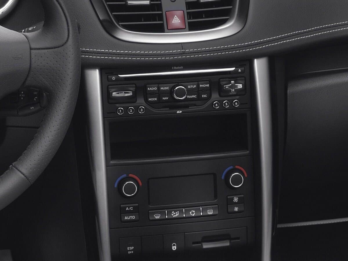Peugeot 207 I Restayling — Salon, öndən