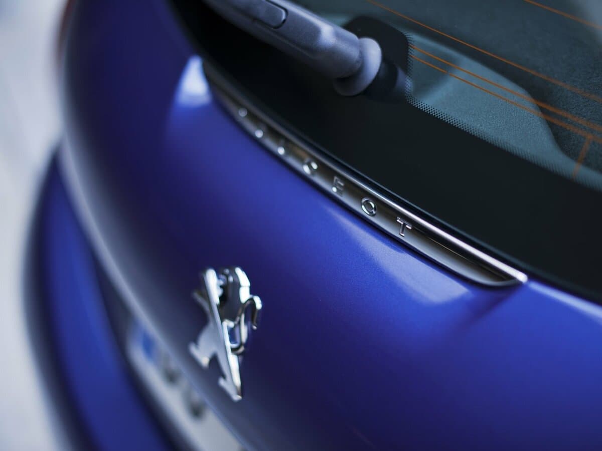 Peugeot 208 I — Salon, öndən