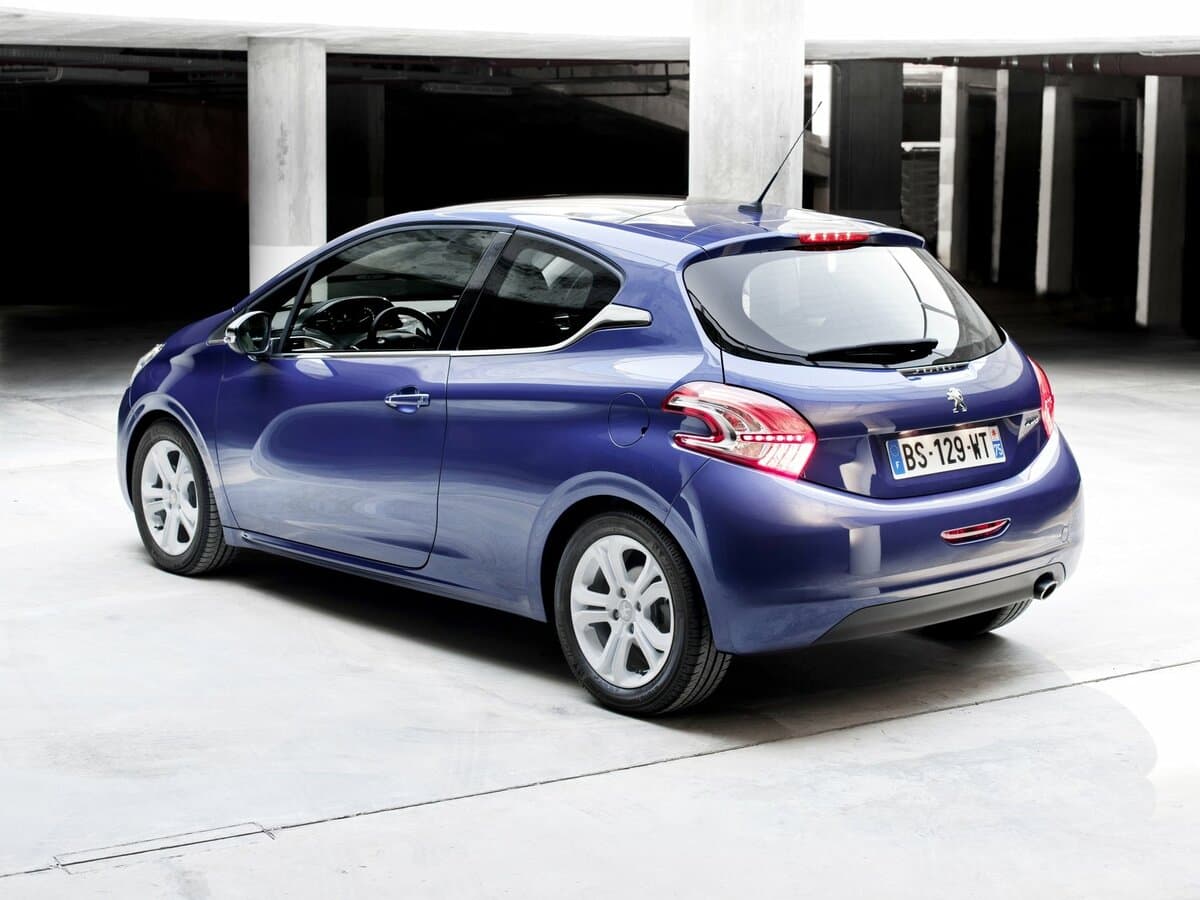 Peugeot 208 I — 3/4 arxadan