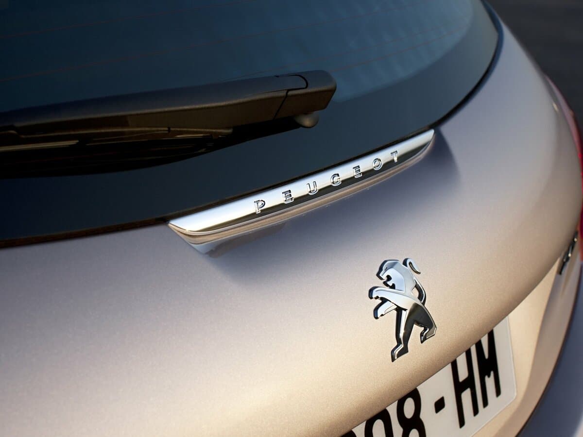 Peugeot 208 I — Salon, öndən