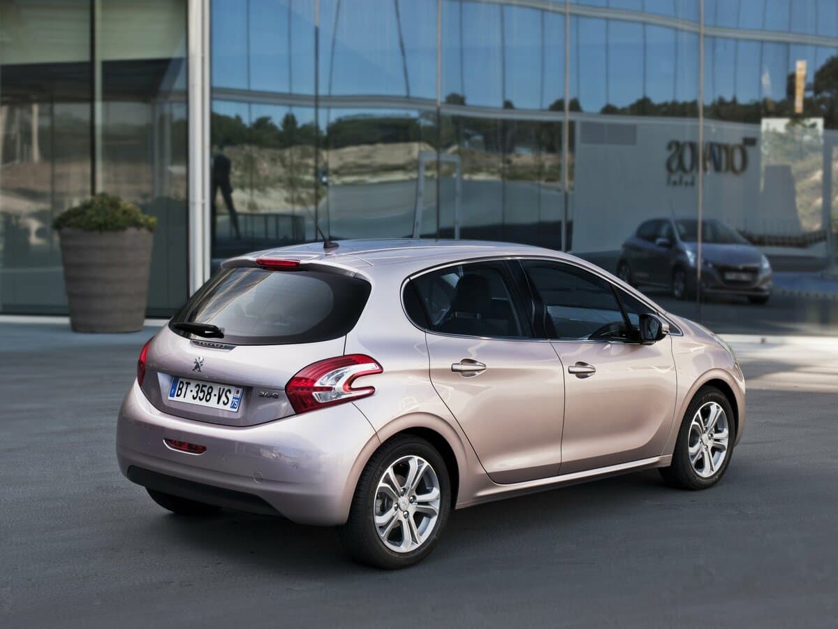 Peugeot 208 I — 3/4 arxadan