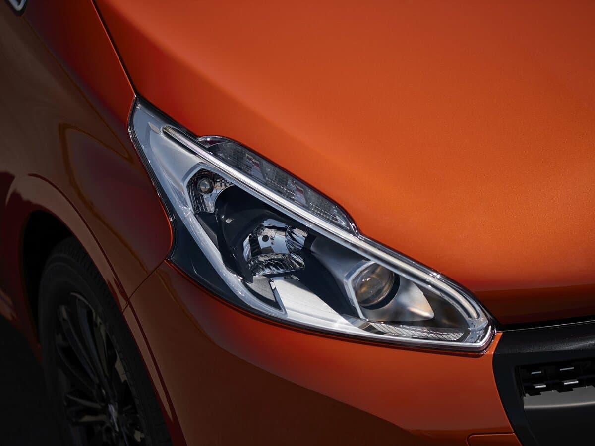 Peugeot 208 I Restayling — Fara