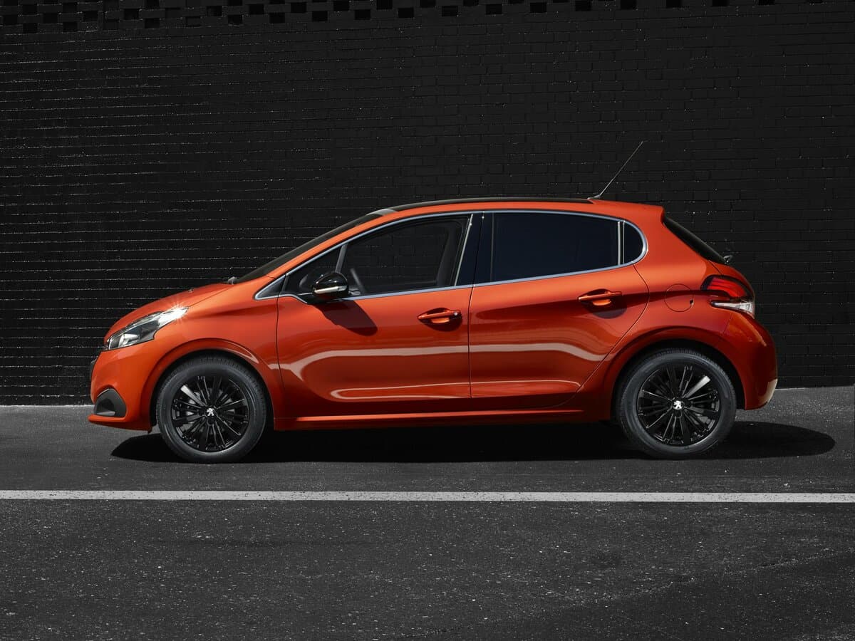 Peugeot 208 I Restayling — Yandan