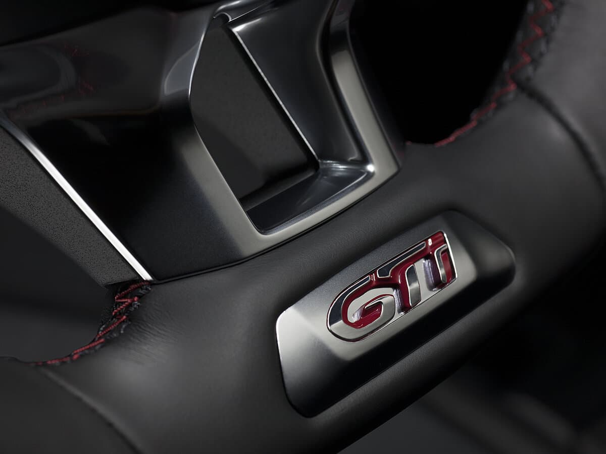 Peugeot 208 GTi I — Salon, arxadan