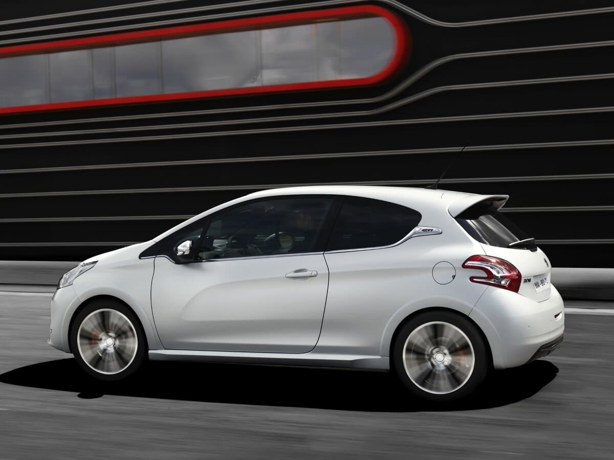 Peugeot 208 GTi I — Yandan