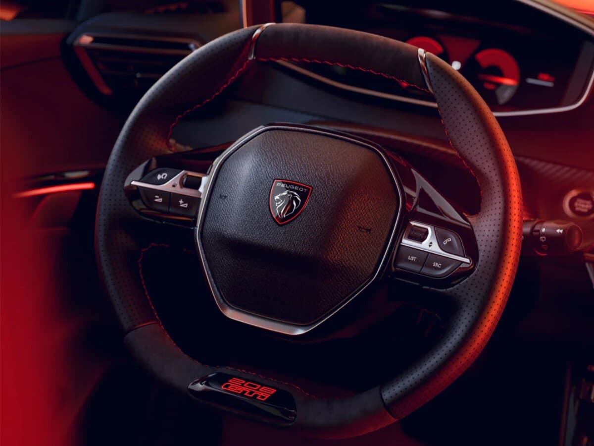 Peugeot 208 GTi II — Sükan