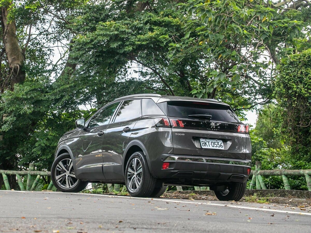 Peugeot 3008 II Restayling — 3/4 arxadan
