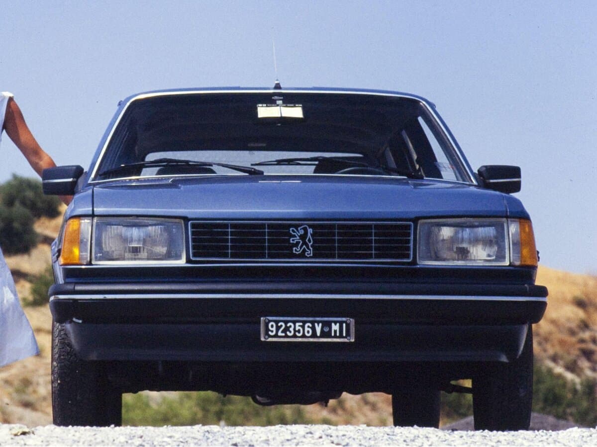Peugeot 305 1977 – 1990 — Öndən