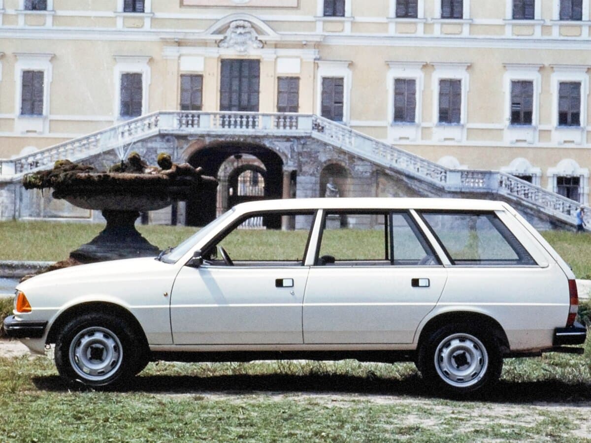 Peugeot 305 1977 – 1990 — Yandan