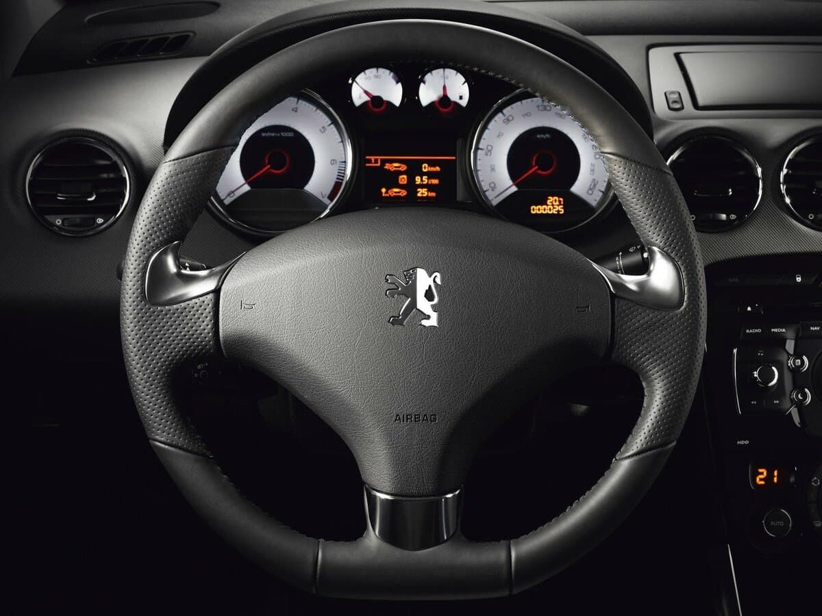 Peugeot 308 I — Sükan