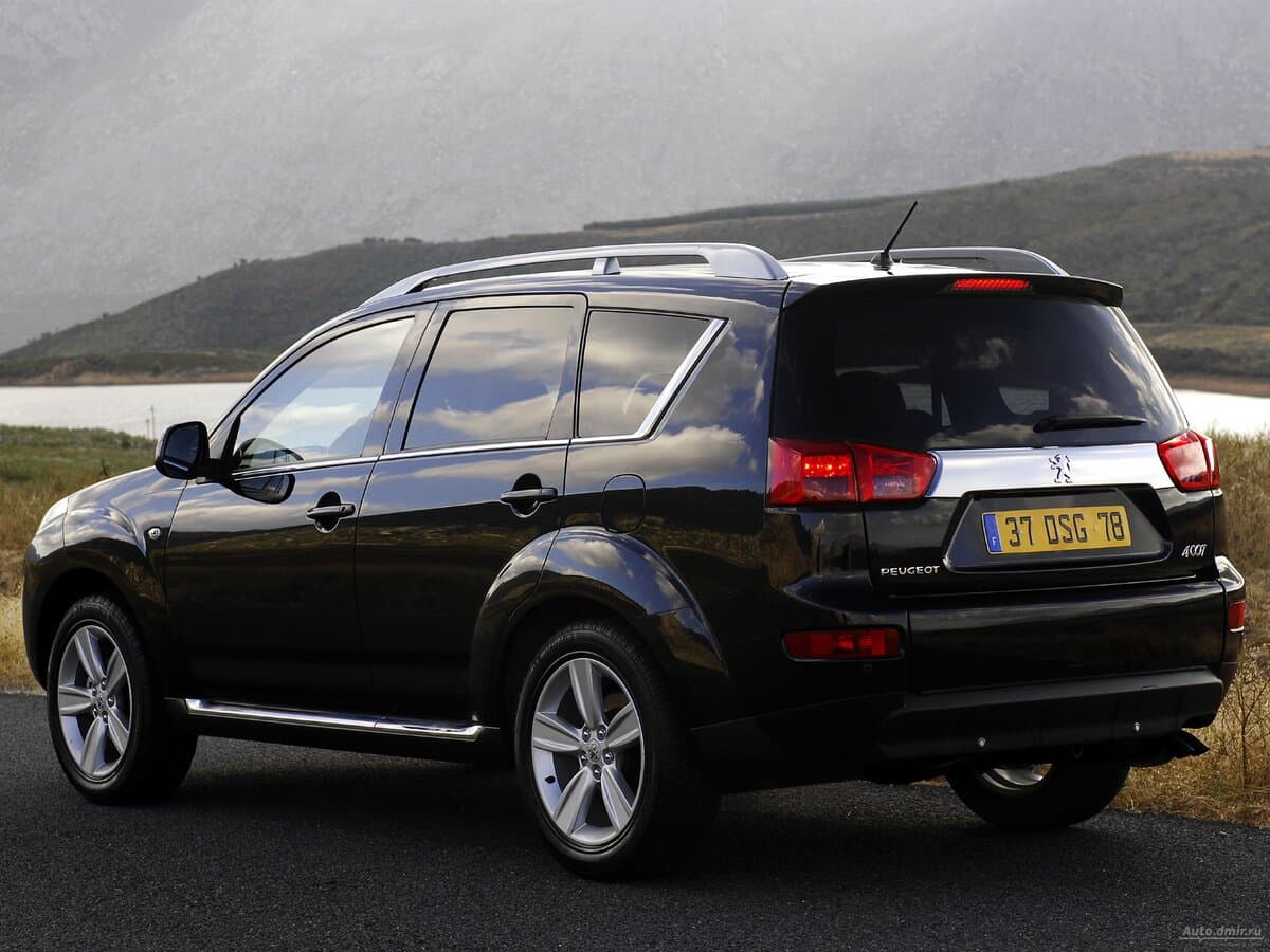 Peugeot 4007 2007 – 2012 — 3/4 arxadan