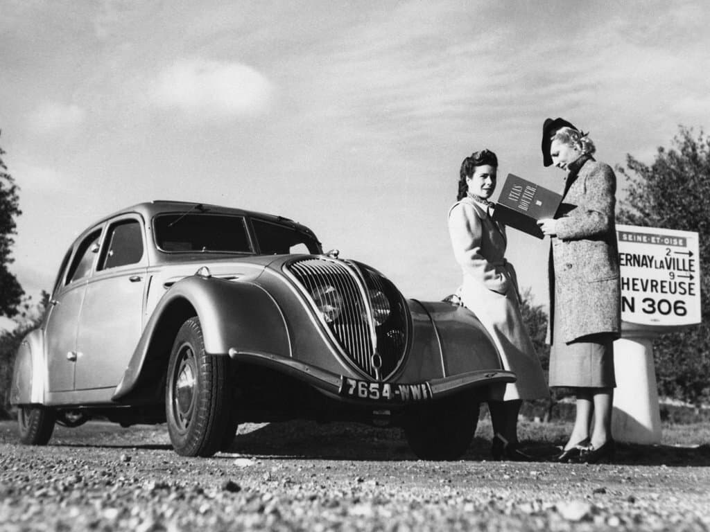 Peugeot 402 1935 – 1942 — öndən görünüş